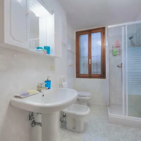Pearl Apartment, Guglie Bridge *
